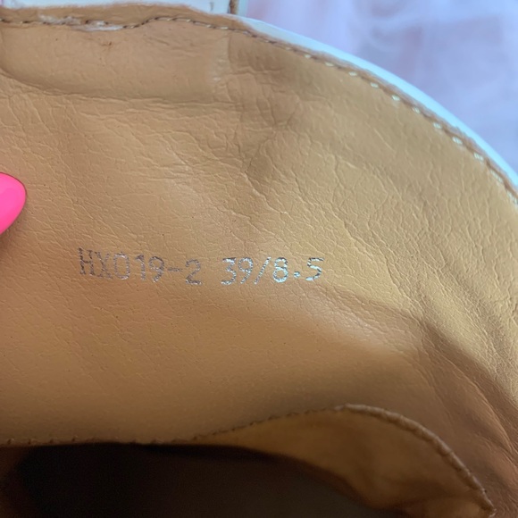 Wet kiss white cowboy boots size 8 1/2. Wear it only once. - Picture 4 of 8